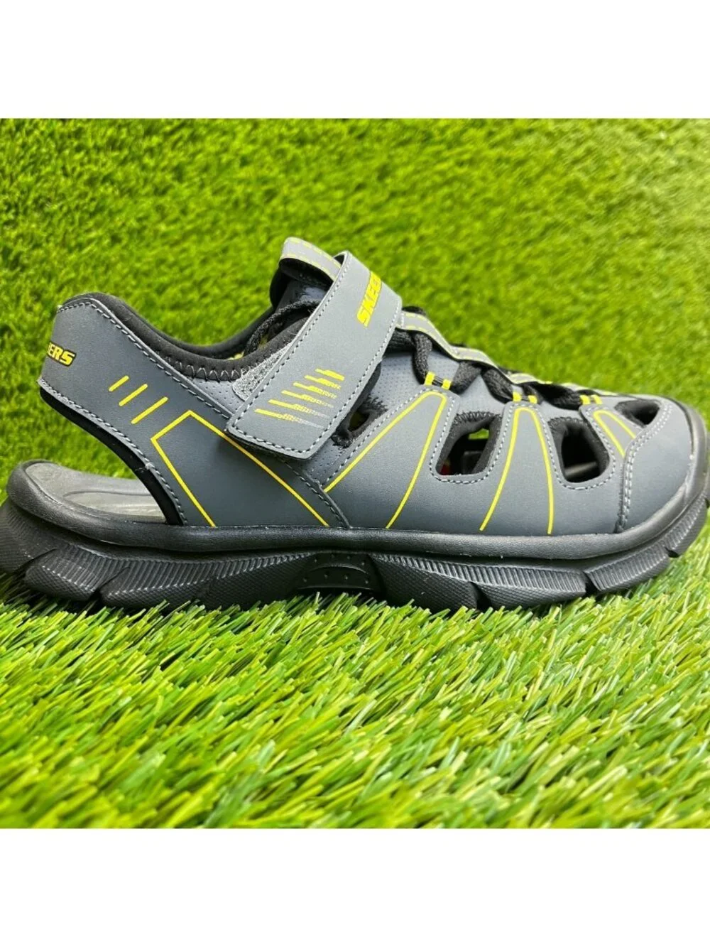 Skechers Relix Boys Size 5Y Gray Yellow Black Beach Walking Outdoor Sandals